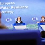 Myndatexti: Fulltrúar framkvæmdastjórnar ESB, Jessika Roswall og Teresu Ribera kynna stefnuna um viðnámsþrótt vatns á fréttamannafundi í Brussel, 4. júní.